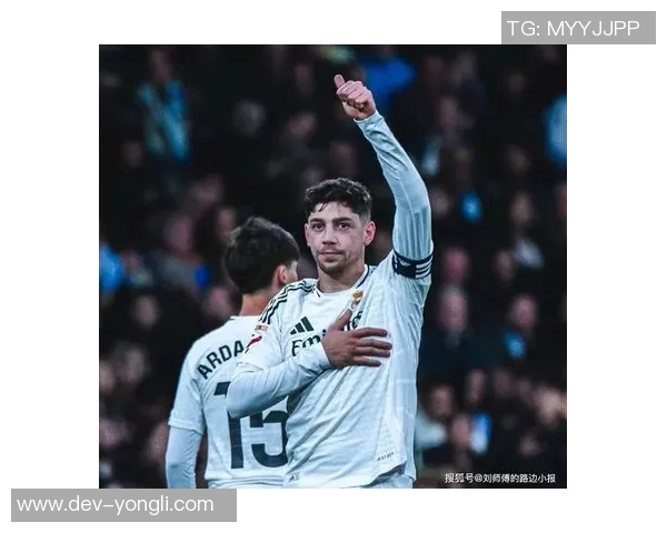 足球场上的魅力风范最帅教练背后的故事与传奇